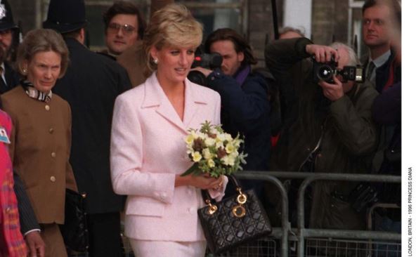 Princeza Dajana nosi Lady Dior tašnu