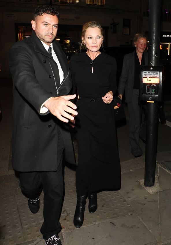 Kejt Mos na ulicama Londona.