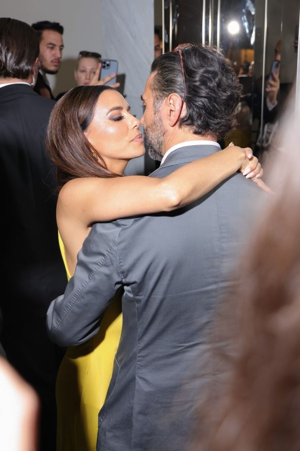 Eva Longorija se ljubi sa suprugom