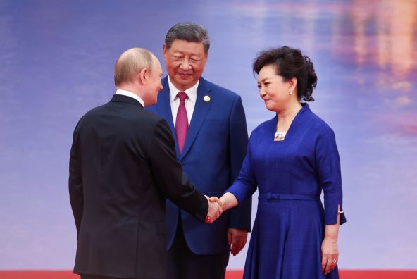 Peng Lijuan sa Vladimirom Putinom