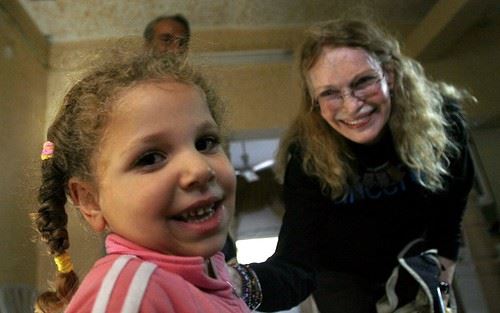 Mia Farou u humanitarnom obilasku napuštene dece