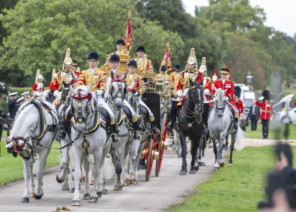 Donald-i-Melanija-Tramp-sa-pincem-Vilijamom-i-Kejt (4).jpg