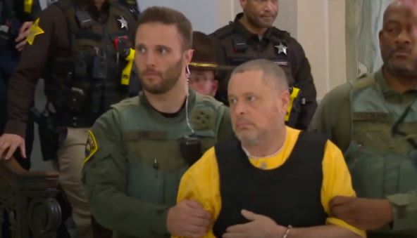 Policija odvodi ubicu Ričarda Alena