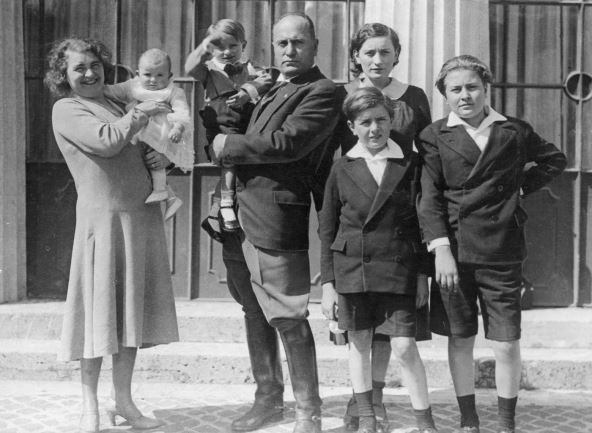 benito-musolini-sa-porodicom (2).jpg