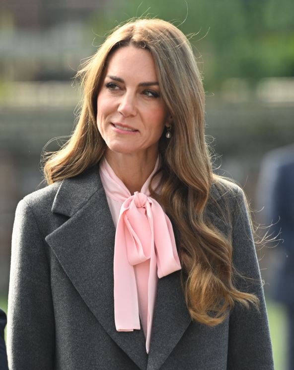 Kejt Midlton u sivom kaputu