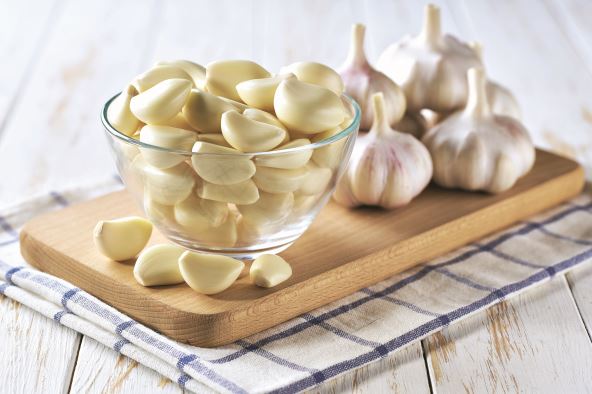 BELI LUK  stock-photo-organic-garlic-cloves-in-a-glass-bowl-on-a-kitchen-wooden-table-2494901793.jpg