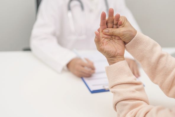 KADA ICI KOD LEKARA  stock-photo-senior-woman-having-tremor-hand-and-consulting-doctor-in-hospital-parkinson-disease-april-2615641979.jpg