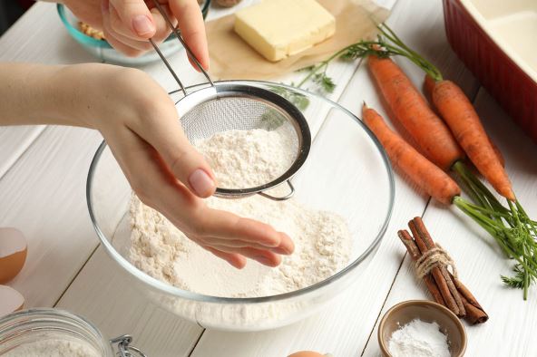 NE PROSEJAVATE SUVE SASTOJKE  stock-photo-making-carrot-cake-woman-sifting-flour-into-bowl-at-white-wooden-table-closeup-2590456645.jpg
