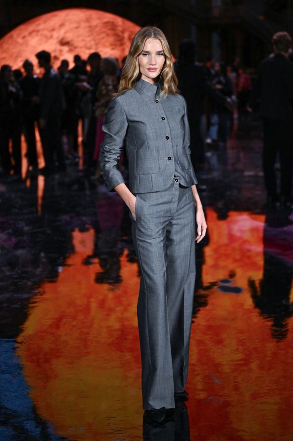 Rouzi Hantington Vajtli na reviji Šanel