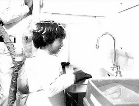 decko-koji-je-ceo-život-proveo-u-sterilnom-mehuru (2).jpg