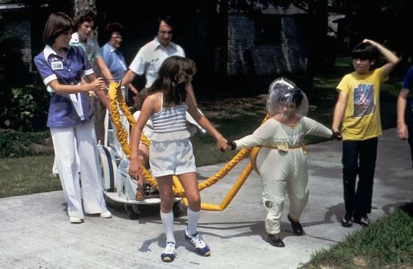 decko-koji-je-ceo-život-proveo-u-sterilnom-mehuru (6).jpg