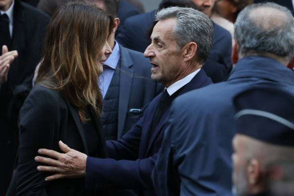 sarkozijev-odlazak-u-zatvor (5).jpg