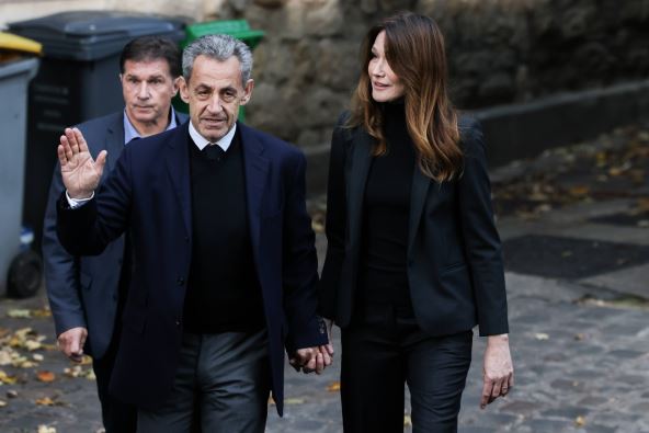 sarkozijev-odlazak-u-zatvor (14).jpg