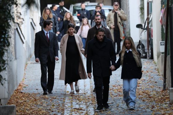 sarkozijev-odlazak-u-zatvor (17).jpg