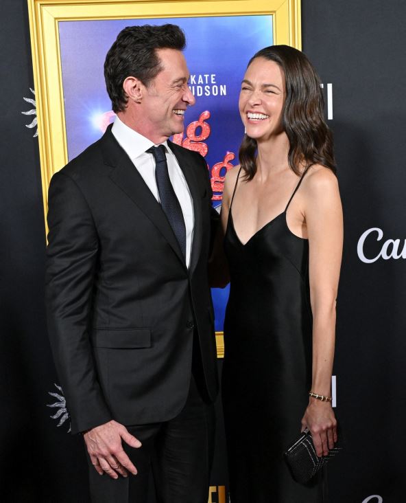 Hju Džekmen i Saton Foster na crvenom tepihu