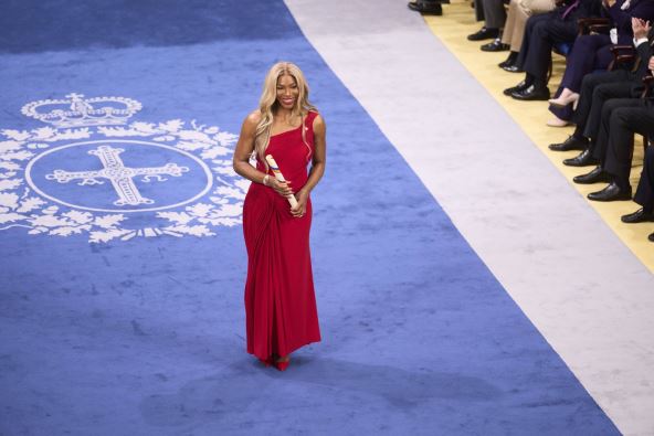 Serena Viliajms na dodeli nagrada u Španiji u crvenoj haljini