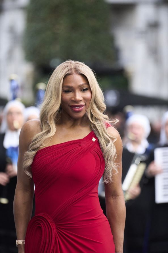 Serena Vilijams na dodeli nagrada u Španiji u crvenoj haljini