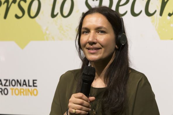 Melisa Febos u Torinu daje intervju