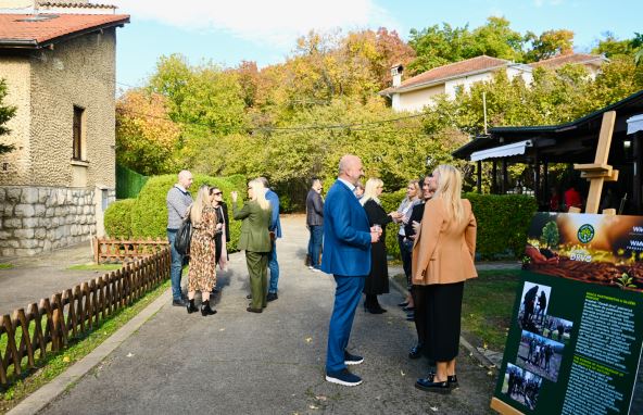 2025-10-30 15_07_30-MKC_4520.jpeg.png