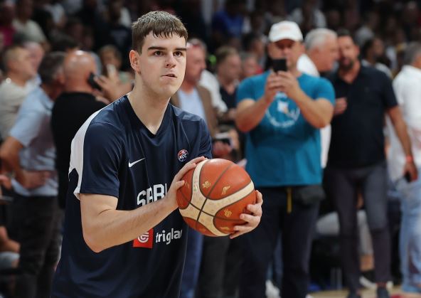 Mladi košarkaš Nikola Topić