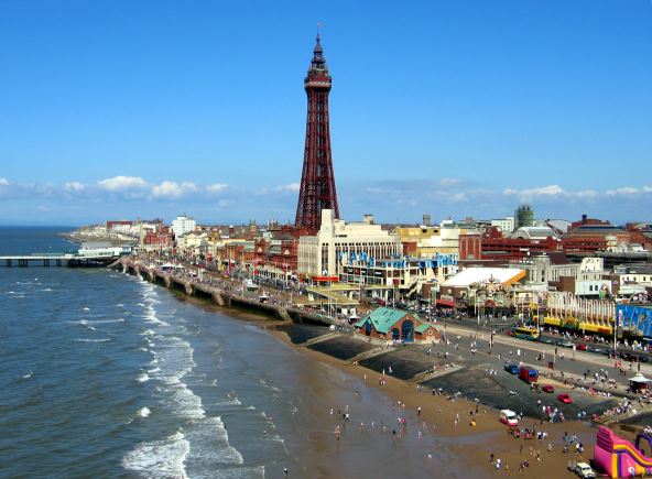 Blackpool_tower_from_central_pier_ferris_wheel.jpg