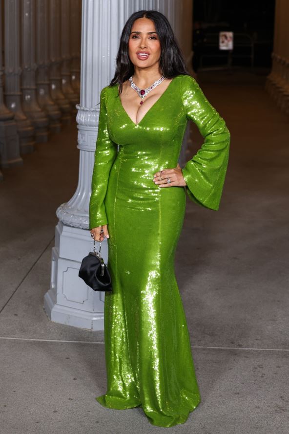 Salma Hajek na dodeli nagrada u zelenoj haljni i sa skupocenim nakitom