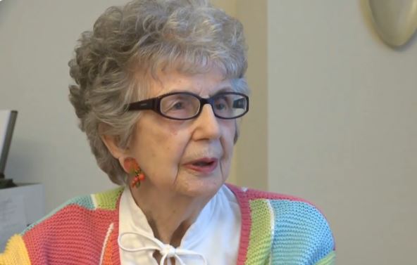 2025-11-05 09_43_46-Kindergarten teacher sends student note nearly 30 years later - YouTube.png