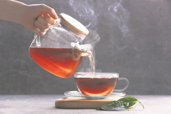 VRELI NAPICI PRAVE VISE STETE NEGO KORISTI  stock-photo-woman-pouring-aromatic-hot-tea-into-glass-cup-on-light-grey-table-closeup-2259314537.jpg