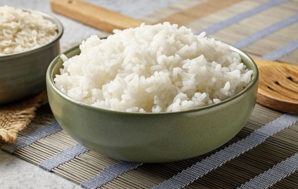 STA JESTI  stock-photo-boiled-rice-in-green-bowl-on-kitchen-table-2553705833.jpg