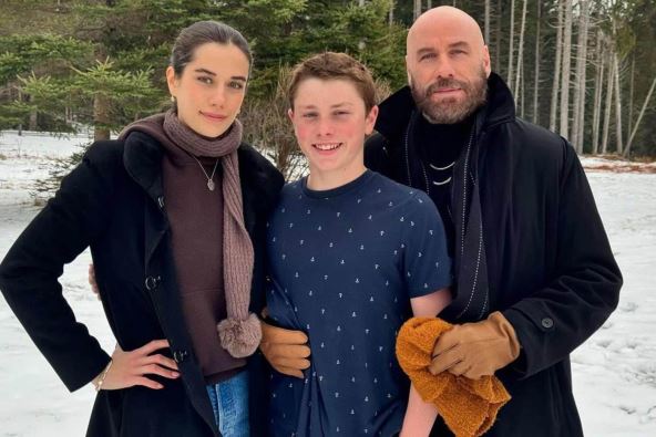 Džon Travolta sa decom Elom i Benom