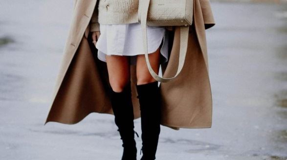 Mini suknja i čizme.jpg