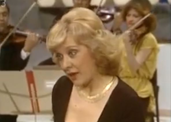 Pevačica Lola Novaković