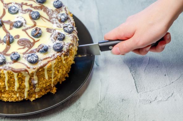 SECENJE TORTE  stock-photo-woman-s-hand-cuts-a-large-homemade-cake-with-a-knife-on-the-background-of-a-concrete-tabletop-2192805549.jpg