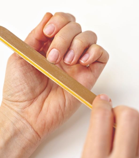 NEKA SE PLOCA NOKTA SAMA OBNOVI  stock-photo-close-up-of-female-hand-filing-nail-with-nail-file-nails-care-routine-2612806319.jpg