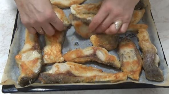 2025-11-25 15_48_47-Pečeni šaran - Isti kao prženi, ali se ulje ne sliva niz ruke - YouTube.jpg