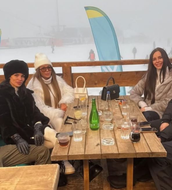 Bogdana Ražnatović sa sestrama