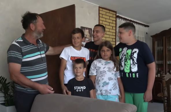 2025-11-26 11_37_52-Vaspitali me,krov nad glavom dali Slavišini roditelji veli Osman - YouTube.png