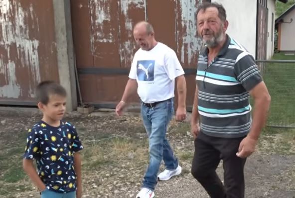 2025-11-26 12_29_26-Vaspitali me,krov nad glavom dali Slavišini roditelji veli Osman - YouTube.png