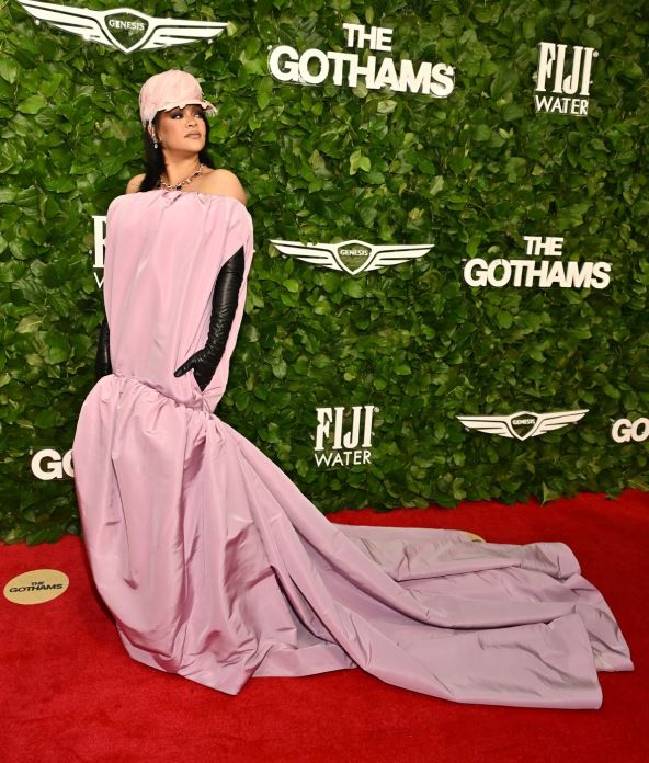 Rijana u promašaju od haljine na dodeli Gotam nagrada