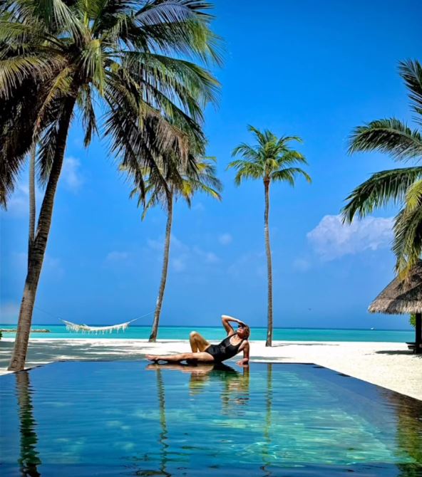 Kim Katral u kupaćem na Maldivima