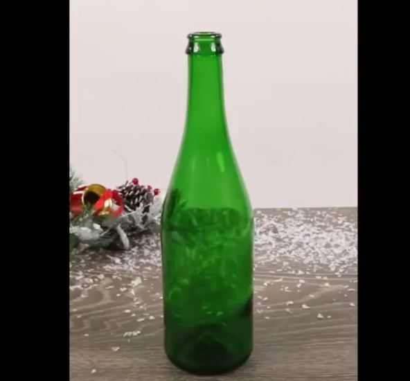 2025-12-18 08_37_49-Kako se pravi jelka za Novu godinu od flaše za kiselu vodu _ Lepa i srećna.png