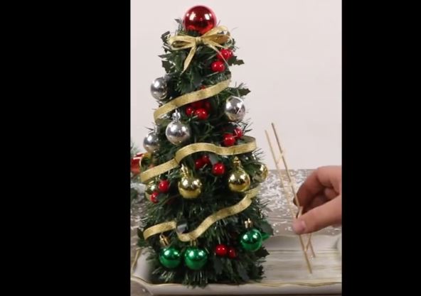 2025-12-18 08_38_14-Kako se pravi jelka za Novu godinu od flaše za kiselu vodu _ Lepa i srećna.png