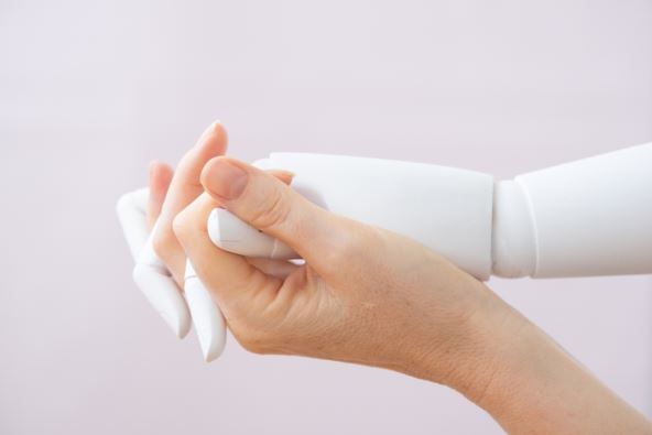 Robot i žena u vezi