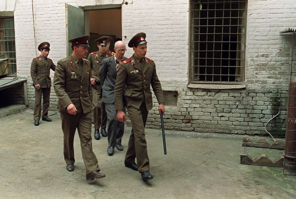 Dovođenje Andreja Čikatila na suđenje