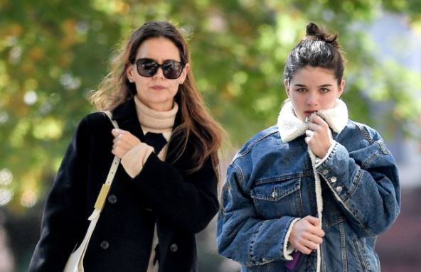 Kejti Holms i Suri Kruz.jpg