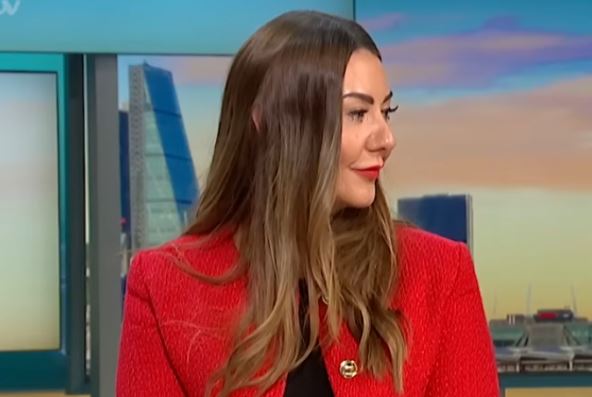 2026-01-16 09_21_29-Tinder Conman Scammed Over £200,000 From Victims - YouTube.png