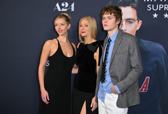 Gvinet Paltrou sa svojom decom Epl i Mozesom