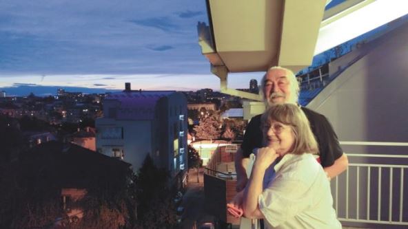 Zafir Hadžimanov i Senka Veletanlić na terasi