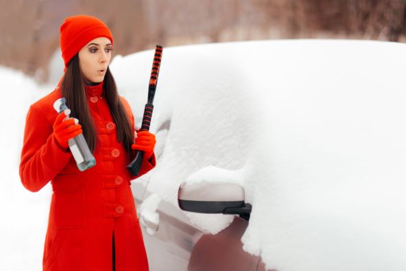 Čišćenje auta od snega