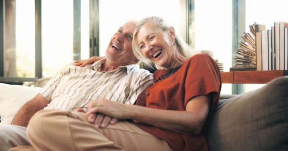 ZABAVOM POMOZITE VEZI DA POTRAJE  stock-photo-love-laugh-or-old-couple-on-sofa-with-hug-connection-or-bonding-together-in-retirement-happiness-2724167357.jpg
